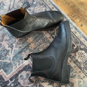 Blundstones AUS 7 (US W10)
